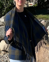 Load image into Gallery viewer, Worth New York. Navy/green jacket with fringed, shawl collar, size 6
