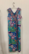 Load image into Gallery viewer, Beautiful 1970s Vintage Floral Maxi Dress
