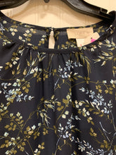 Load image into Gallery viewer, Loft Outlet Floral Lightweight Blouse Size M
