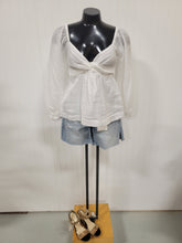 Load image into Gallery viewer, Banana Republic Balloon Sleeve Top, size Md
