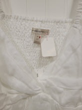 Load image into Gallery viewer, Banana Republic Balloon Sleeve Top, size Md
