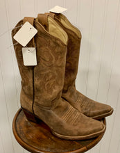 Load image into Gallery viewer, Corral Western Leather Boots Size 7

