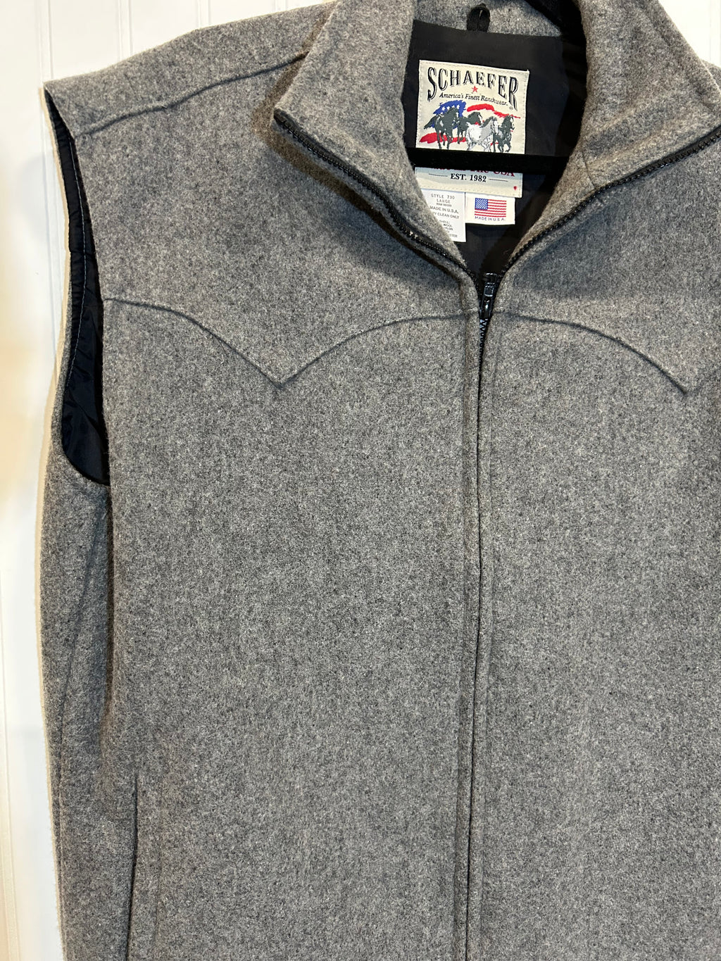 Schaefer, Men’s vest, size Large