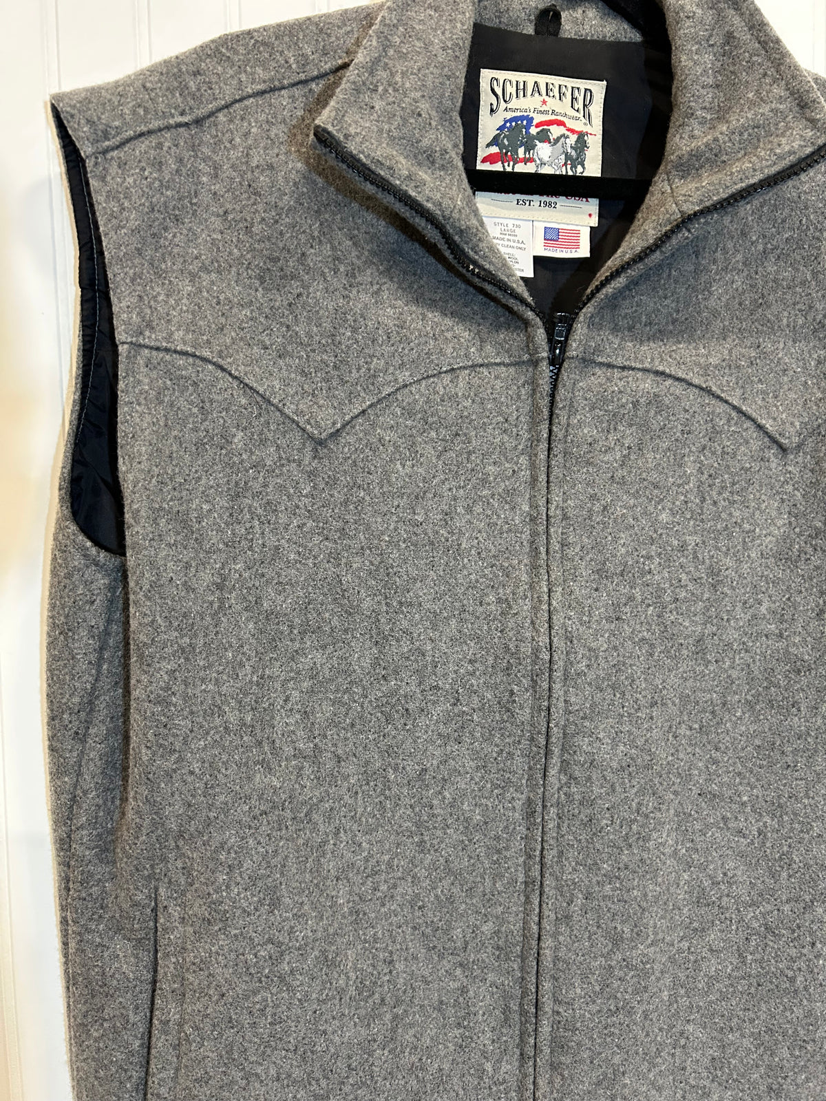 Schaefer, Men’s vest, size Large
