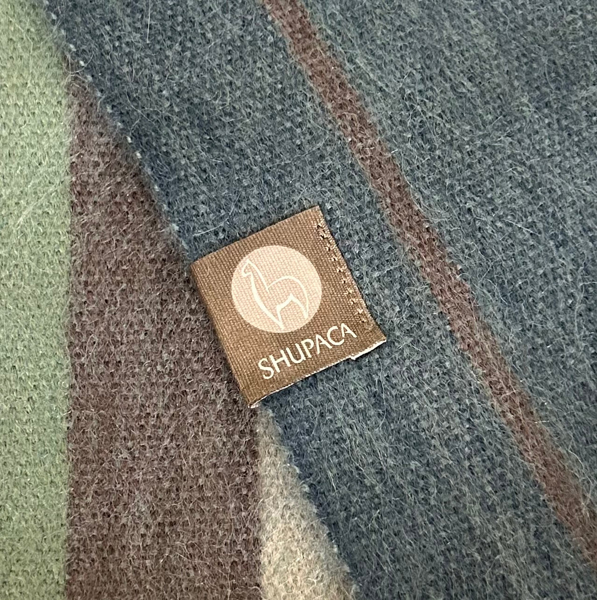 Schupaca, Alpaca, scarf