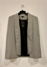 Load image into Gallery viewer, Fate Houndstooth Women’s Cape Jacket New with Tags Size Large
