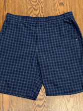 Load image into Gallery viewer, Bolle’ golf, shorts, size 38

