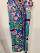Load image into Gallery viewer, Beautiful 1970s Vintage Floral Maxi Dress
