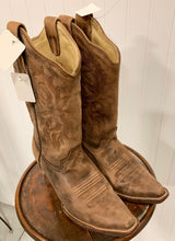 Load image into Gallery viewer, Corral Western Leather Boots Size 7

