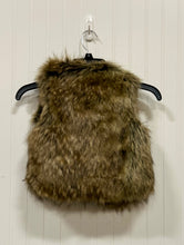 Load image into Gallery viewer, Lanshifei, fur-look vest, size 7-8
