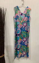 Load image into Gallery viewer, Beautiful 1970s Vintage Floral Maxi Dress

