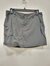 Load image into Gallery viewer, Columbia Women's Skort, size 6

