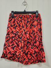 Load image into Gallery viewer, Under Armour Boys Shorts, size Med.
