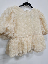 Load image into Gallery viewer, Manle, Cream Rosette Short &amp; Shirt Set
