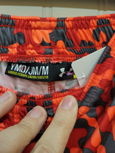 Load image into Gallery viewer, Under Armour Boys Shorts, size Med.
