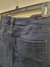 Load image into Gallery viewer, Liverpool Cropped Jeans
