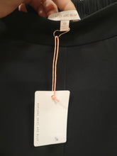 Load image into Gallery viewer, Skies Are Blue, Black Shorts, size XS
