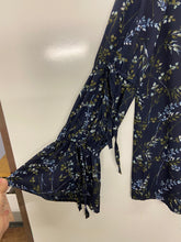 Load image into Gallery viewer, Loft outlet, blouse, size Md
