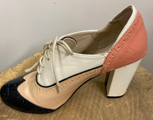 Load image into Gallery viewer, Vintage, Shoes, size 7
