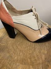 Load image into Gallery viewer, Vintage, Shoes, size 7
